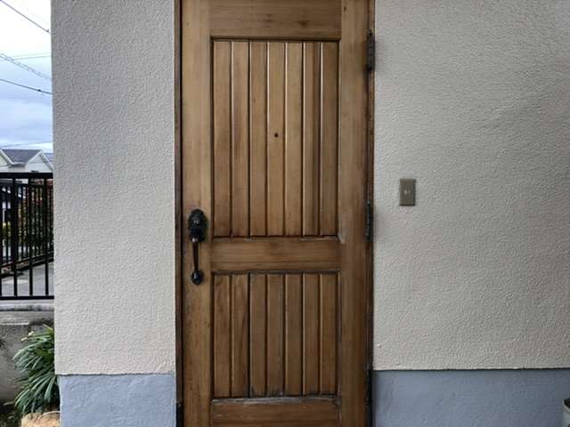 【小郡市 EN-BRIDGE（株）】玄関ドア塗装工事