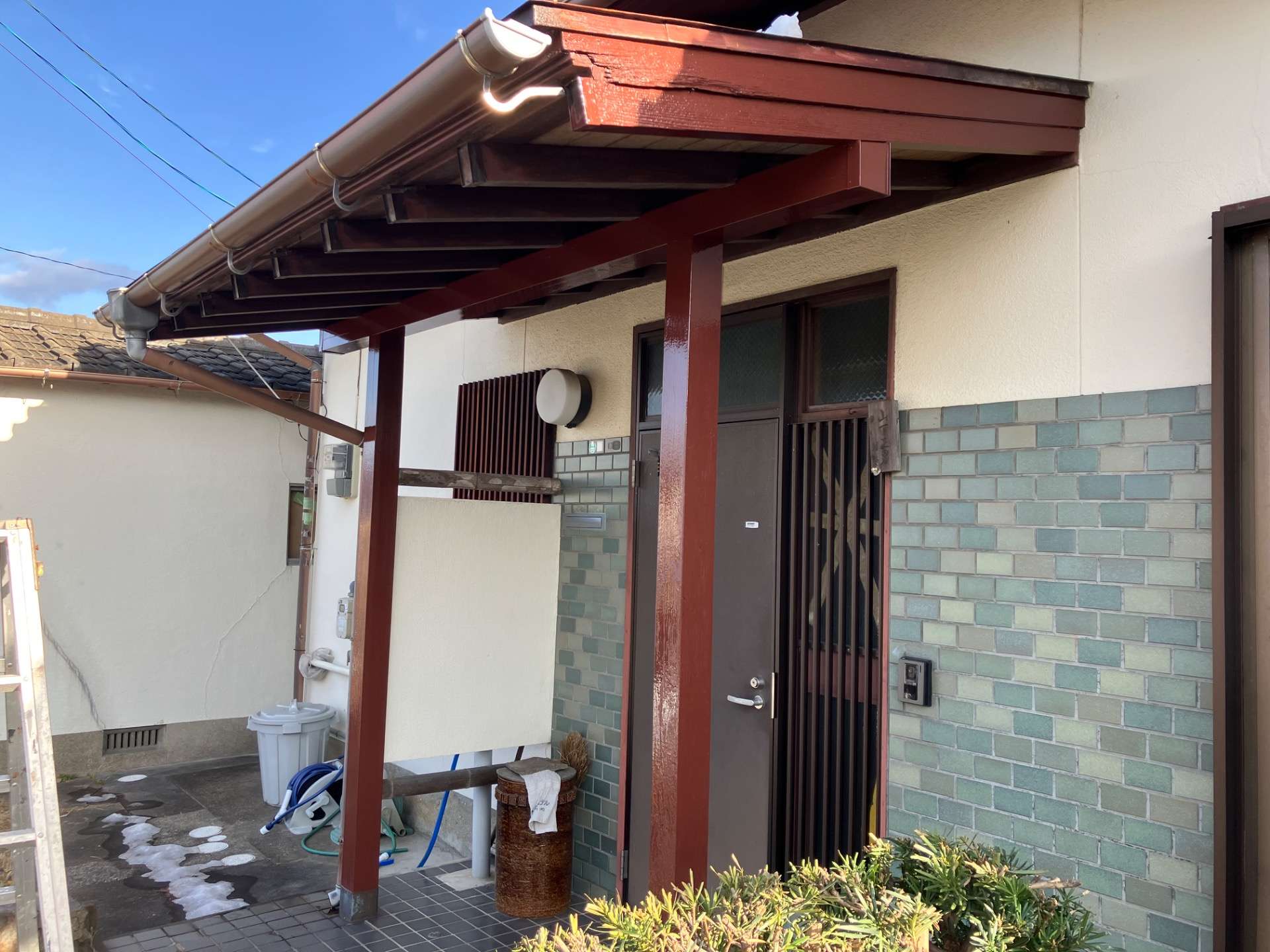 玄関軒塗装【小郡市 EN-BRIDGE（株）】